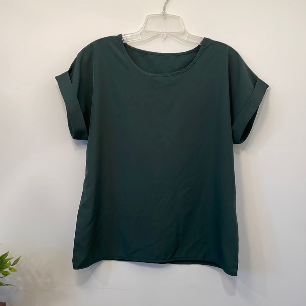 NWOT. MEDIUM. emerald green flowy top. Rolled sleeves. Dressy top.